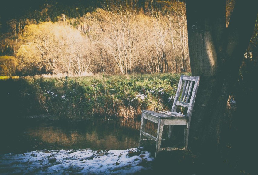 Alone Chair HD Background Wallpaper Pic