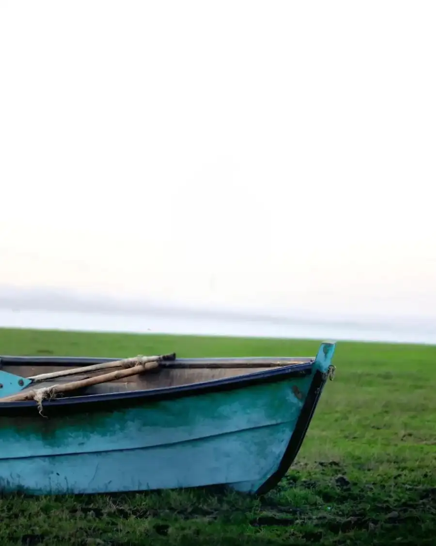 CB Boat On The Grass Background HD