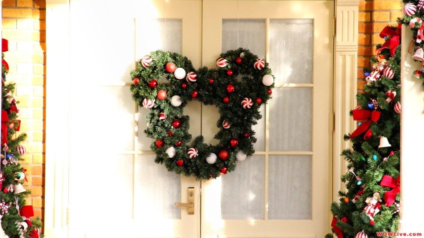 Christmas Door HD Background Wallpaper