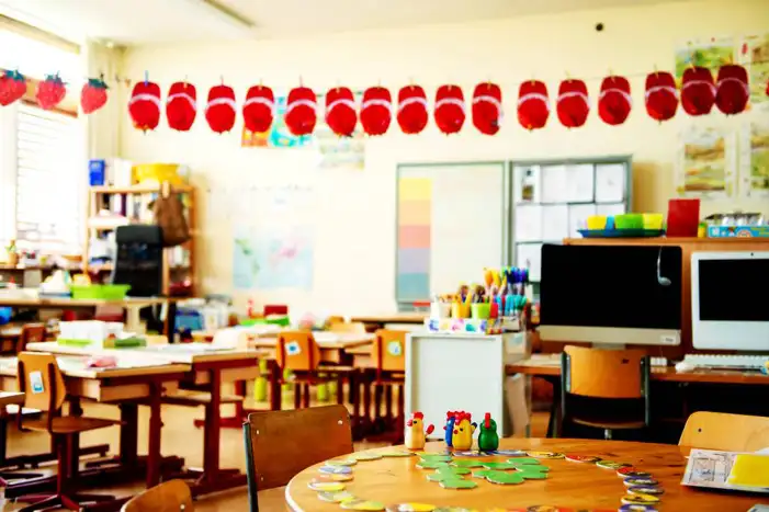 Classroom With Desks And Chairs Chalkboard Background HD Images